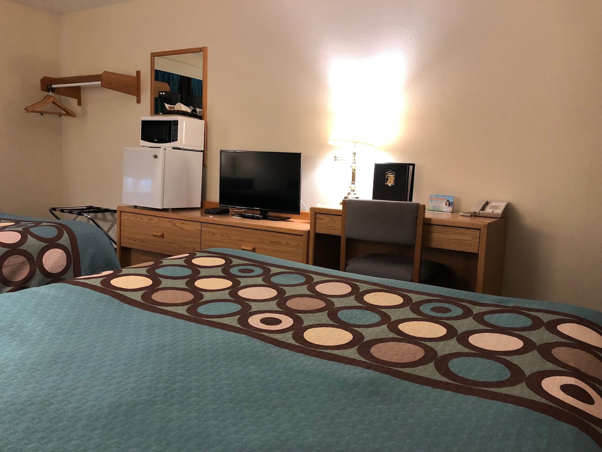 מלון Super 8 By Wyndham Moose Jaw Sk מראה חיצוני תמונה