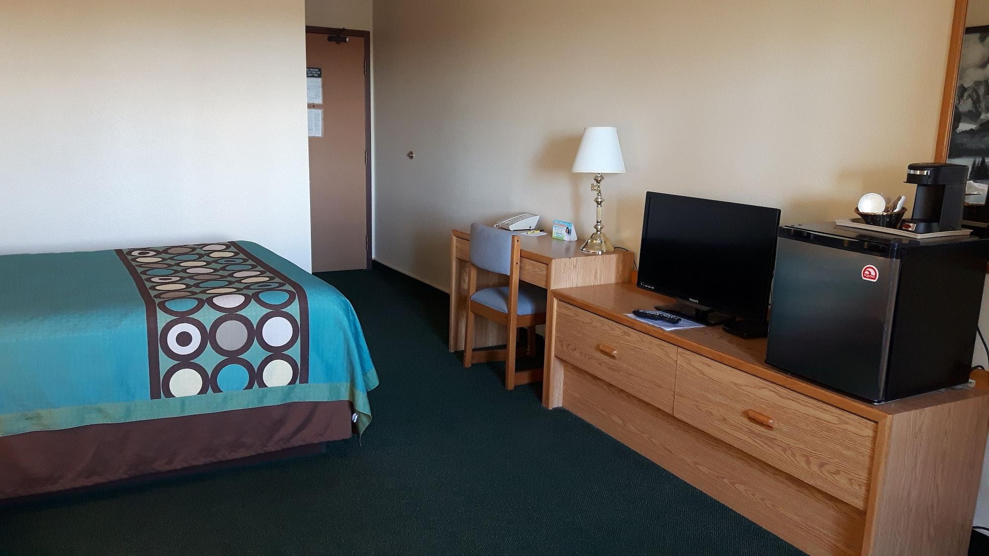 מלון Super 8 By Wyndham Moose Jaw Sk מראה חיצוני תמונה