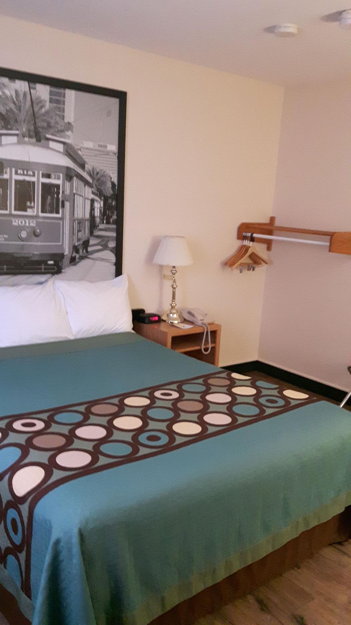 מלון Super 8 By Wyndham Moose Jaw Sk מראה חיצוני תמונה