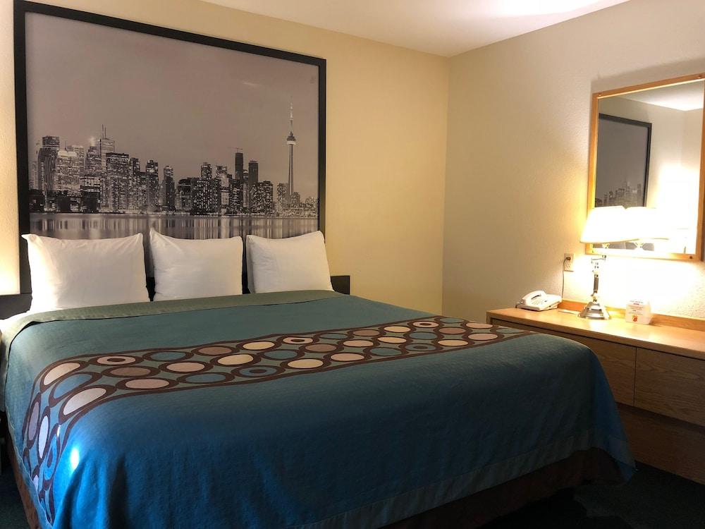 מלון Super 8 By Wyndham Moose Jaw Sk מראה חיצוני תמונה