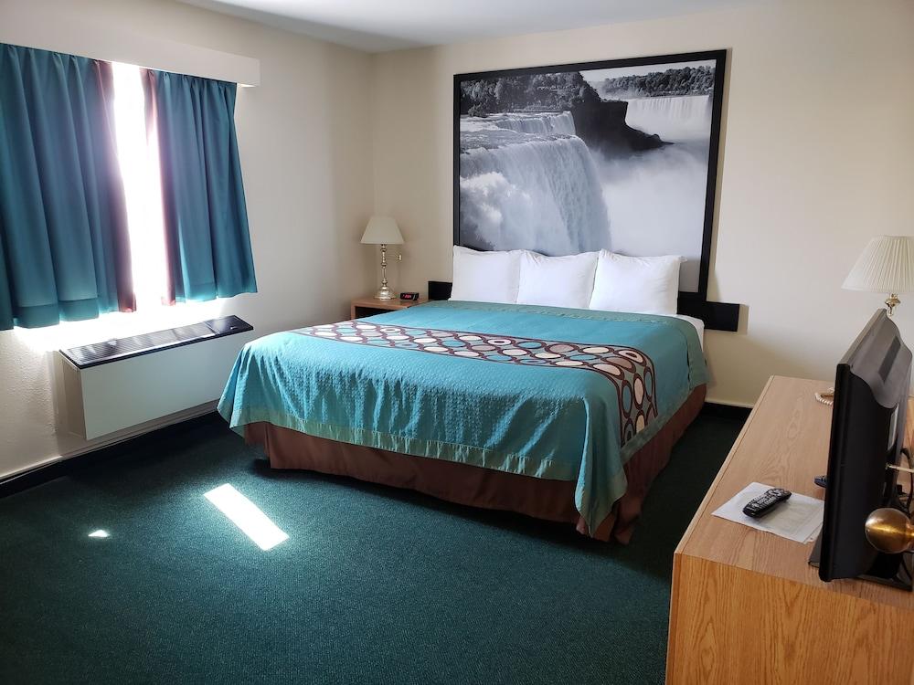 מלון Super 8 By Wyndham Moose Jaw Sk מראה חיצוני תמונה