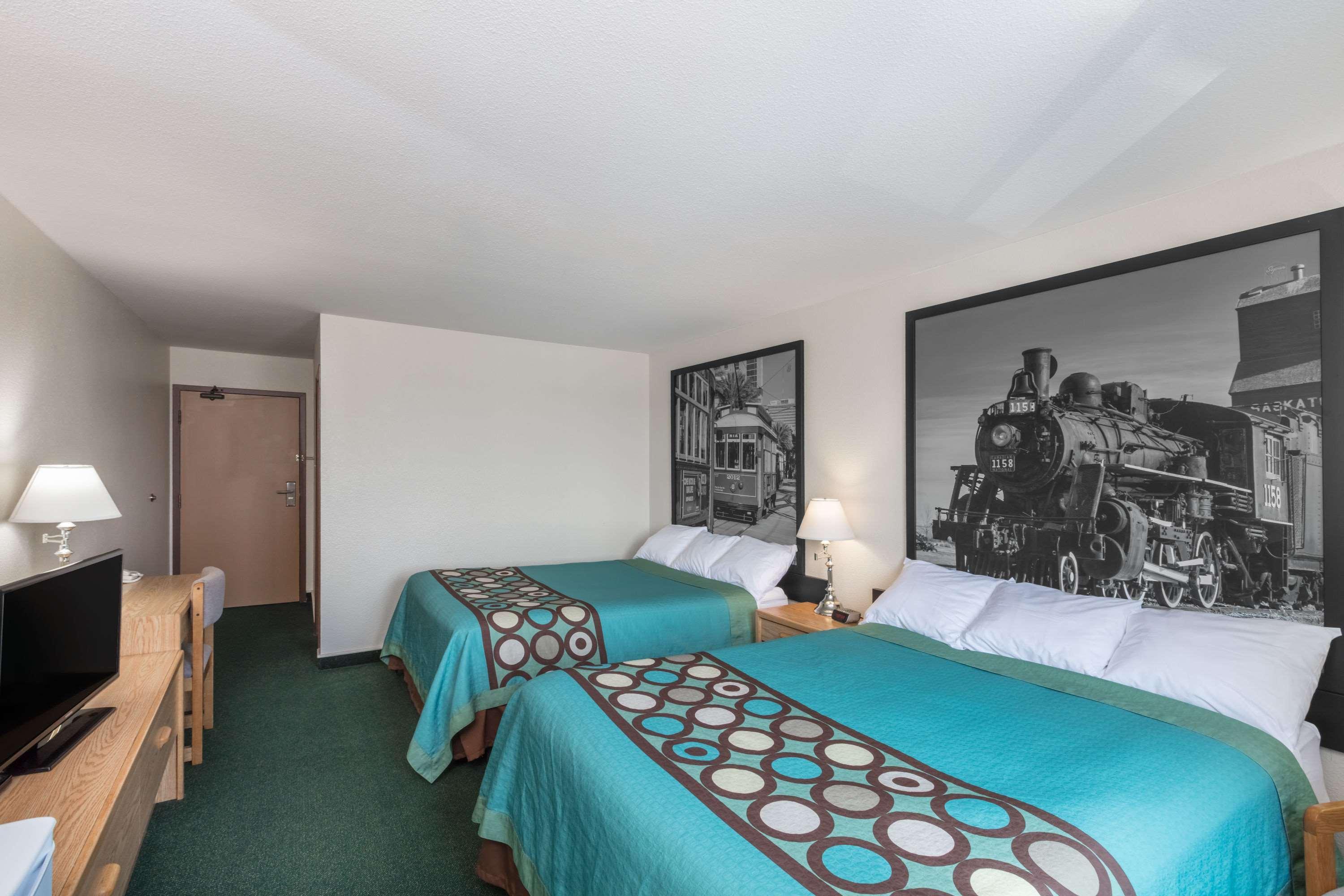 מלון Super 8 By Wyndham Moose Jaw Sk מראה חיצוני תמונה