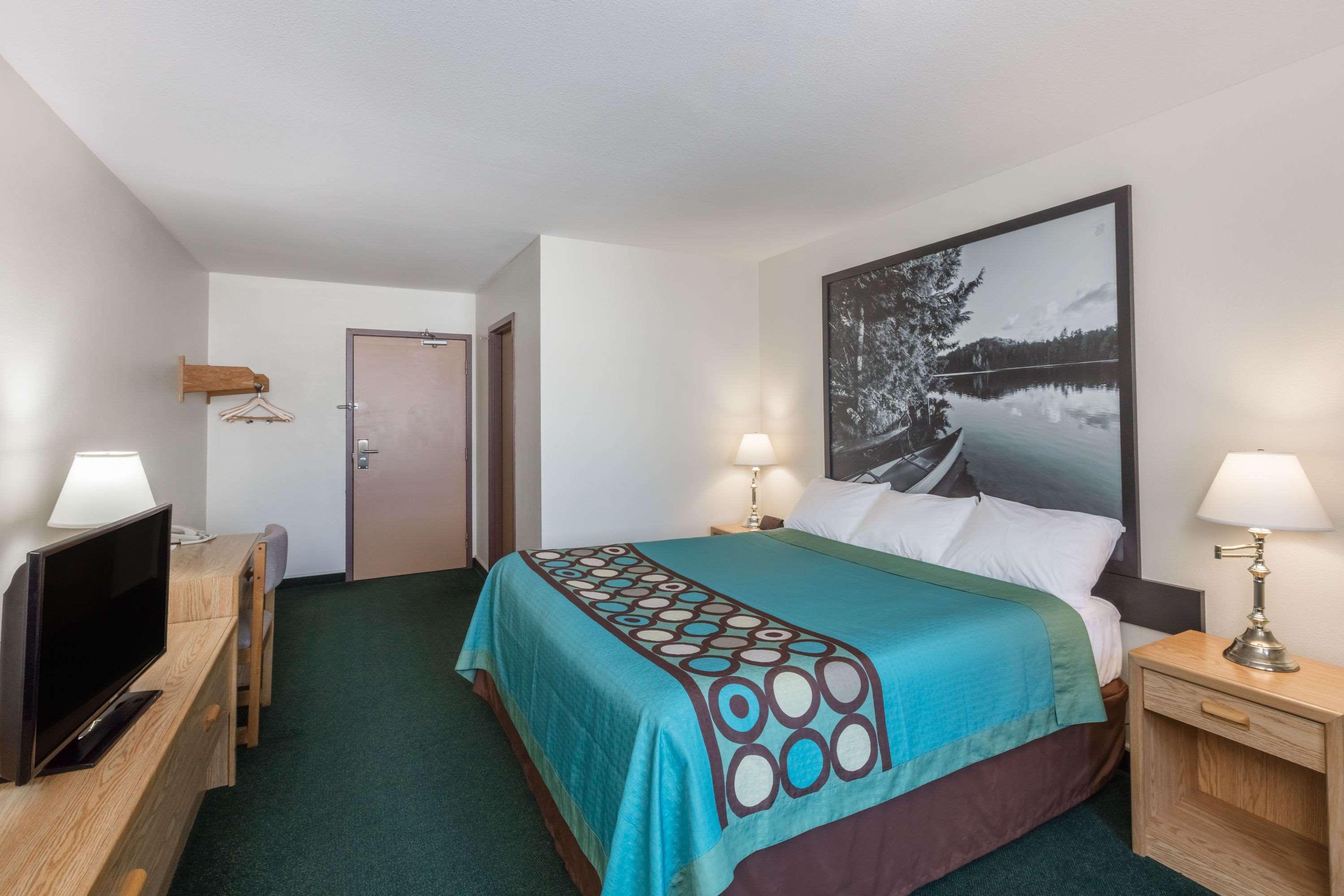 מלון Super 8 By Wyndham Moose Jaw Sk מראה חיצוני תמונה