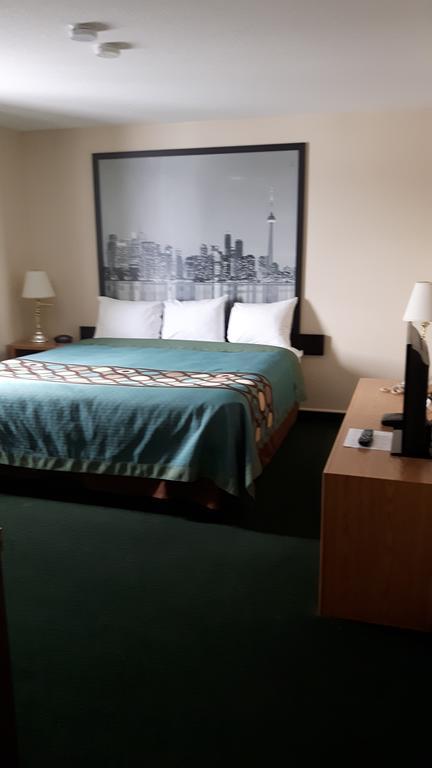מלון Super 8 By Wyndham Moose Jaw Sk מראה חיצוני תמונה