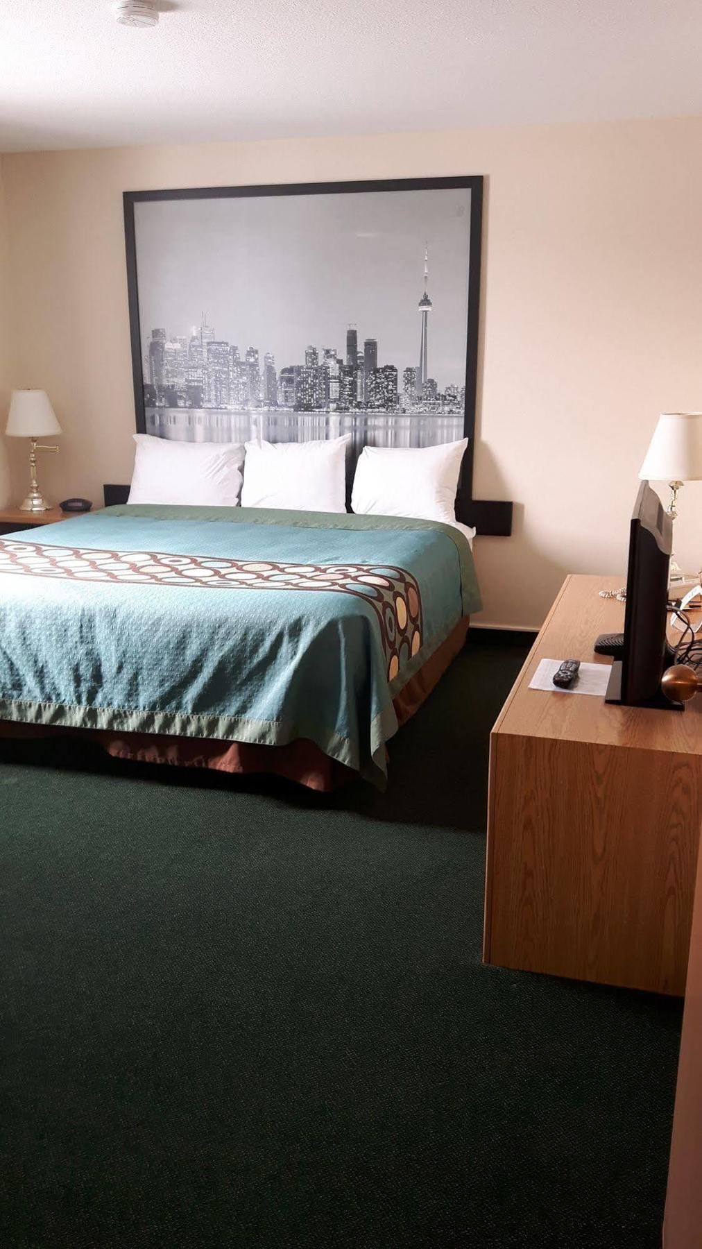 מלון Super 8 By Wyndham Moose Jaw Sk מראה חיצוני תמונה